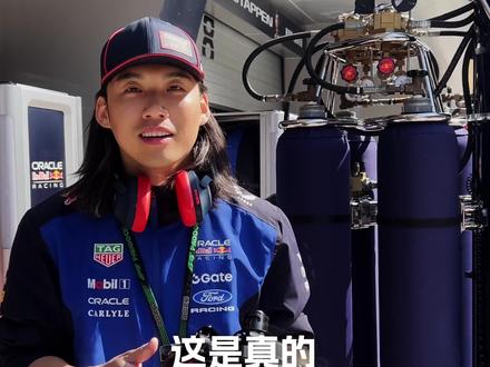 当你在F1潘子的P房拿到了他用过的方向盘后! #F1 #潮流运动场#超越不止赛场 #请选择你的F1观赛搭子