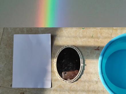 当镜子,清水和阳光邂逅。于是,便有了🌈#科学小实验 #彩虹