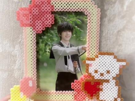 当我用拼头做了一个杨博文的桌面小卡支架
这是对小羊上头的第二个月🥰
#杨博文 #拼豆 #小卡支架#卡套 #桌面小卡展示架