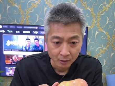 好长时间不练习,削苹果皮的功夫退步了……