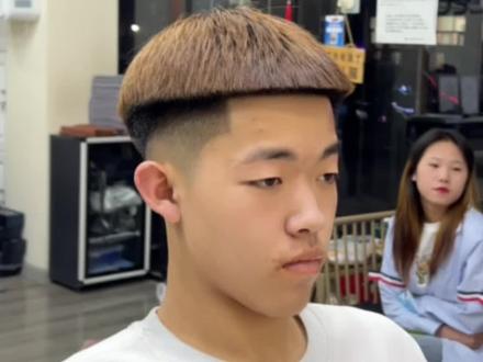 自带热度的发型,照这个方式25分钟剪好,剪完必火哦#宇将军同款发型 #飞碟头教程