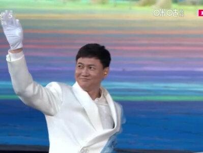 亚奥理事会会旗入场,郭晶晶等多位体育名宿成为执旗手