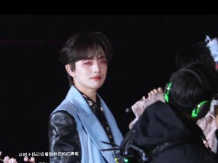 【大黄小扬】古风圈有自己的凤凰传奇
国风起时2026苏州国风音乐盛典 2026.1.24
《吹梦到西洲》原唱/演唱:黄诗扶 / 王敬轩(妖扬)
作词: 颀鞍
作曲: 铃木航海
编曲: 远藤直弥/冯帆
制作人: 冯帆/铃木航海
和声编写: 冯帆
和声: 黄诗扶
#吹梦到西洲 #大黄与小扬 #王敬轩 #妖扬 #黄诗扶 @扬小扬_ @黄诗扶 @苏州(国风起时)音乐盛典