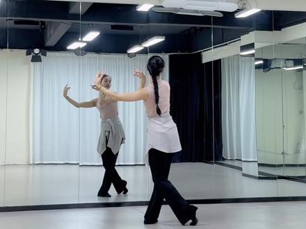 春天舞段《咏春》背面教学1(详细教学分解) 编舞:阿莎莎,舞段背面三部曲~(1分解,2慢速跟音乐,3原速跟音乐),#咏春 #背面教学 #咏春舞蹈 #抖音舞蹈潮流地图