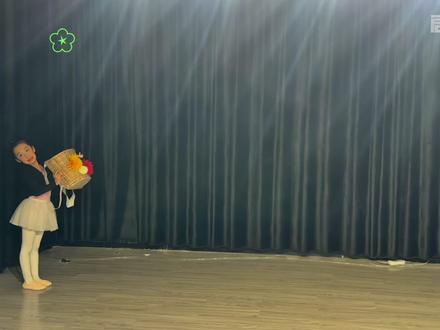 独舞《采菊东篱下》展示学员:郭熠菲✨ 看着自己的小树苗慢慢长大开花,她努力生长的过程只有我看得见,而看见她的人只会说;这朵花开的真好看。#舞蹈女孩 #独舞 #记录