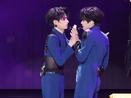 张极朱志鑫《神魂颠倒》 |闺蜜们这次真是我定制的双人舞台!
#张极朱志鑫#极志#登陆少年#浪漫主义演唱会