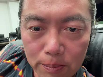 如果简单的说,被打了要立马打回去,本身是一种变态教育。#男生误以为老师竖中指课堂大闹