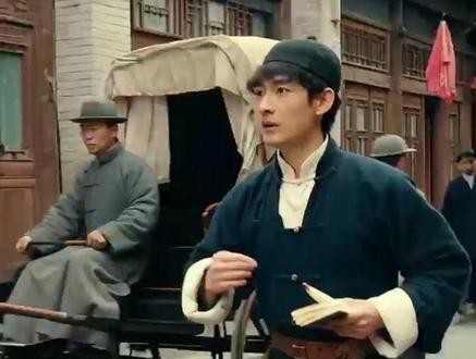 在每一个需要被看见的现场,在每一个需要被倾听的时刻,我们,永远在路上。因为,记录时代,是信仰;守望正义,是本能。谨以此片,致敬每一位穿越时代的光与信的使者。记者节快乐!#1108记者节 #致敬新闻工作者