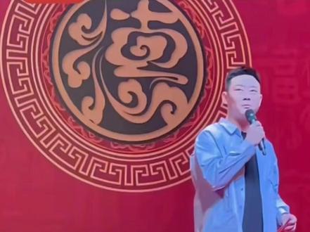 #德云社 #纲丝节 #高峰 #杨威 2025年纲丝节 高峰杨威完成20多年的约定 表演相声山东话