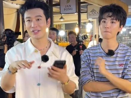 周杰伦陪昆凌去清迈,三个孩子俩小的被抱着,海瑟薇已长成小美女 #周杰伦 #昆凌 #中餐厅 #明星娱乐 #娱乐评论大赏