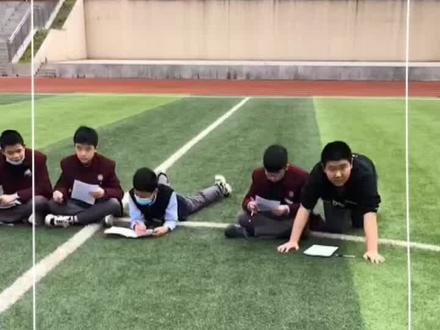 #校园生活 #抖音热门 在操场上英语课,感觉应该不错哦!