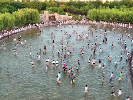 #航拍 万荣也有水上乐园啦!快带上孩子一起来玩,最重要的是免费哦#一起来玩水