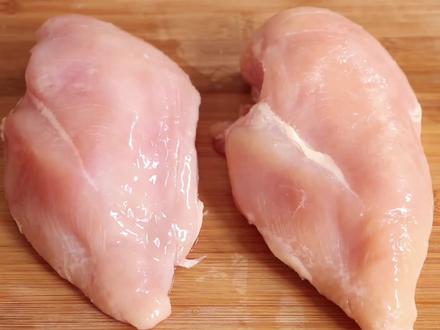 鸡胸肉这样做,家人超喜欢吃,简单营养又下饭,多吃点儿也不怕胖 #鸡胸肉美食 #简单美食 #家常菜 #在家做美食