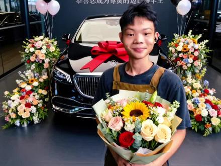 深圳板田烤鸡少年<小陈喜提迈巴赫>