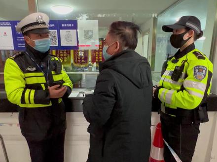 #回音壁 行车道内、斑马线上等禁止停车区域,都不能停车上下客。@DOU+小助手 @爱潜水的章鱼