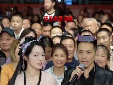 #上热门话题榜🔥 索图老师撩磅一小姐姐