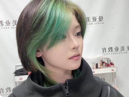 我觉得我该和学生保持点距离了.. #曼亚美业教育 #零基础学化妆 #00后化妆师 #课间十分钟