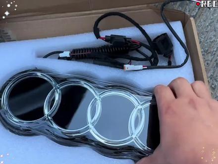 奥迪车标升级,发光车标,高透光烤漆,白天日间行车更显档次。晚上夜间行车更安全,前方车辆看的更清楚,四圈发廊更醒目,白天晚上都漂亮,奥迪系列车型都有,快去试试吧!#奥迪发光车标 #奥迪a6 #汽车好物