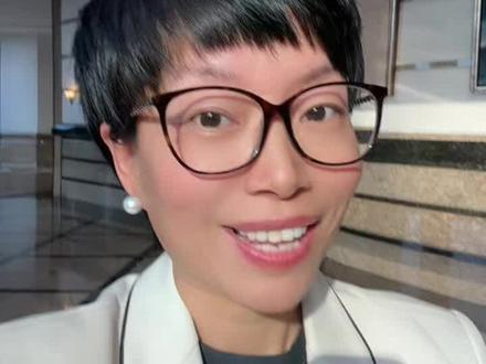 去香港中银开户?别白跑!柜员给的资料清单直接抄作业,最近后台好多姐妹问去香港开中银账户要带什么,今天直接把我跑空三次总结的经验分享出来,照着准备十分钟丝滑下户。
第一,银行流水。必须是三个月的,少一天都不行,柜员会一张一张翻。
第二,投资证明。股票交割单也要打三个月,证明你有理财习惯,不是空壳户。
第三,地址证明。水电煤账单或者信用卡账单都行,关键是要有你的名字和具体地址,不能是公司地址。
第四,社保证明。第五,个税证明。这两样是证明你稳定收入的硬通货,有的话通过率直接拉满。
资料齐了十分钟搞定,缺一样直接劝退。准备去开户的直接截图保存,别白跑一趟。#中银柜台 #中银线下 #香港开户 #港卡 #香港线上开户