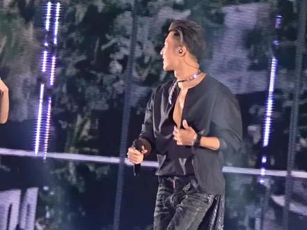 #谢霆锋 超级嗨,《开放日》唱出了即将下班的开心#谢霆锋演唱会 #谢霆锋深圳演唱会 #谢霆锋进化演唱会 #巡演日记