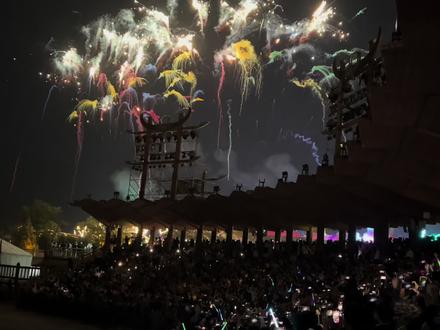 📍𝐊𝒂𝒊𝐅𝒆𝒏𝒈开封 这一刻情绪价值拉满#万岁山#烟花秀