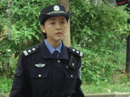 面对进屋寻找孩子的他们,她在害怕,还是知情?#电影消失的人 #郑恺 #姜妍#冯雪雅