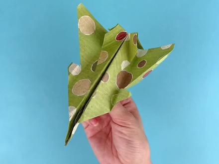 幽灵纸飞机的折法,飞行指数:2颗星,外形指数:5颗星,折叠指数:1颗星 #纸飞机