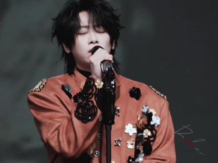 《巴拉莱卡》作为出场音乐吗!!!门尼阜阳音乐节全程,测试#门尼 #斑马音乐节 #全程高能 啥时候唱巴拉莱卡!!!全程超级帅超级萌#门尼新专辑贵族