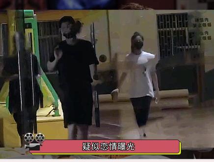 #邢昭林新恋情疑曝光 23岁邢昭林与一女孩约会,两人一同返回酒店,疑似恋情曝光