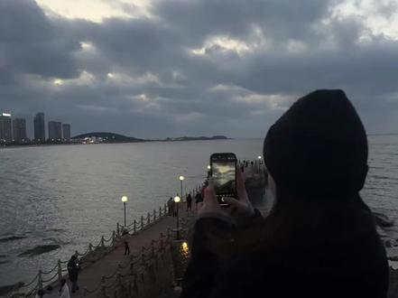 你权衡利弊 你顾及父母 你果断清醒 可偏偏没有考虑过我