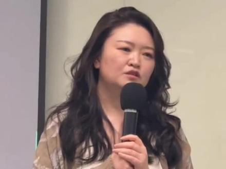然后另外呢,小丁有比较强的粉丝号召力 “制片人分享为什么选择丁程鑫加盟开推:另外呢,小丁有比较强的粉丝号召力,我也看到很多小丁的粉丝说从来没看过开推类的,所以非常期待大家因为小丁的加入而尝试了解一下开推的魅力”#丁程鑫 #丁程鑫开始推理吧 #开始推理吧 #哥哥来了