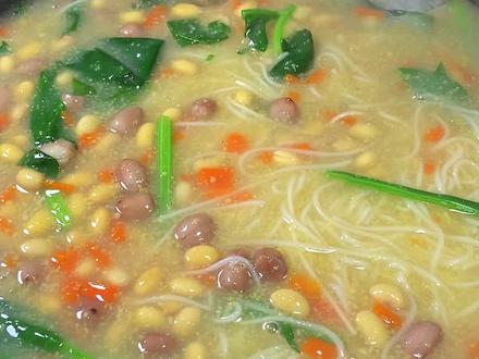 河南农村美食糊涂面条,满满的回忆,家的味道,天冷来上一碗您看得劲不得劲 #地方特色美食#跟着抖音学做菜 #糊涂面条