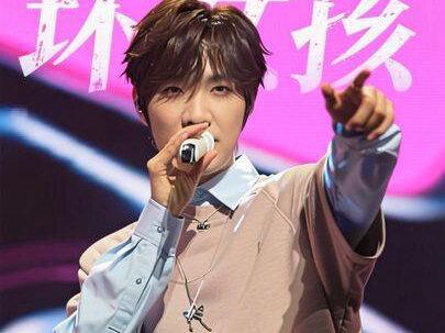 徐良演唱会《坏女孩》完整版, 前奏一响,DNA动了!原来我们的青春从未走远,只是被折叠在了现场的歌声里。#徐良演唱会爷青回 #徐良深圳演唱会 #坏女孩 #音乐现场 #徐良