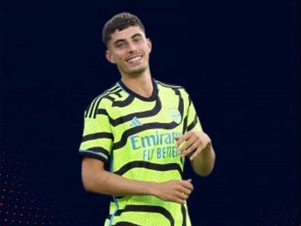 这射术,枪迷蚌埠住了!
哈弗茨凌空射门挑战14中0,每一脚都踢在了枪迷的心脏上!#阿森纳 #哈弗茨 #dou来足球季