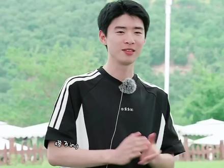 《香格里拉》演唱:泓廷
(清唱)还这么好,优秀
不愧老式小孩,感觉这歌是我爸喜欢的那种,哈哈哈
#董宇辉 #与辉同行 #兰知春序 #董宇辉拥有暖评最多的评论区 #橙子