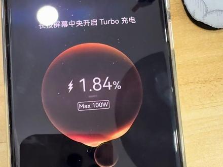 上次我打开了超级快充,没有关智能充电,这次关了重新测时间,分时段记录。这次测其中亮了十几次屏幕吧,大概是45分钟到100%的电量。原谅我这个小白,没接触智能充电……#mate70pro #测评#充电时长
