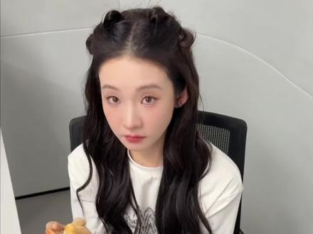 谁家艺人这么搞笑#张艺凡求粉丝删掉雷霆二创 #张艺凡