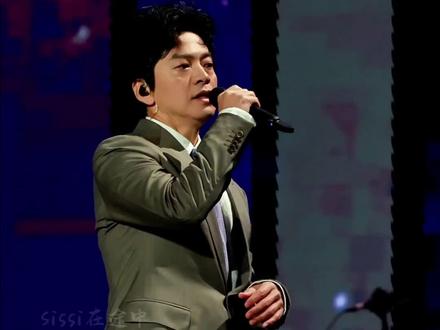 李健南宁热爱之城演唱会——传奇大合唱!就知道你会说“还是听不见”,不过这次声音好像是小点#李健南宁演唱会 #南宁李健 #李健传奇大合唱 #南宁热爱之城星耀之夜
