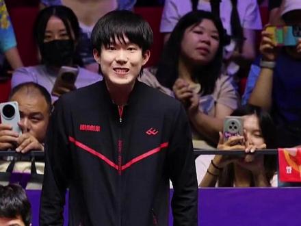 王楚钦孙颖莎看比赛反应好可爱!网友:看了一遍又一遍。#孙颖莎 #王楚钦