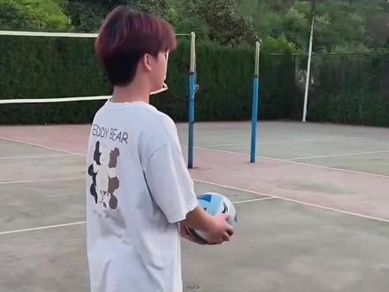让什么一起来学习排球知识吧!#排球#垫球 #垫球练习