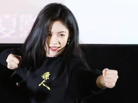 爽吃星辰版刀马舞 📷20260222镖人武汉路演③ 华夏国际影城#陈丽君跳了网友编的刀马摇 #镖人