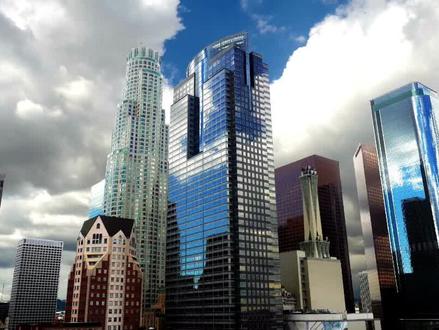 实习内推|PE/VC和战投的区别?
PE/VC一般为财务投资,简单来说指的是低买高卖,选对标的,投资以后很少介入,然后做时间的朋友。虽然很多PE/VC会强调投后管理,所谓投后管理,指的是投资之后,为被投企业提供经营上的帮助,产品、销售、人力等方面,但这块还是近年才引起重视,原先做一级投资赚钱比较容易,普遍不在投后管理做投入,这一块目前也只有大规模的fund才真的有能力配置。
战投一般为战略投资,会围绕企业所在或者有关联的行业做投资,整体还是服务公司战略上的安排,比如进入一个新的关联市场、比如进入所在行业上下游等,另外投资之后也潜在会去推动和被投企业业务上的协同发展。相比于财务投资侧重于财务上的收益,战略投资更侧重对公司业务上的帮助,行业巨头一般会在这块有较大的投入,比如腾讯和阿里的战投在业内是非常知名的。
#实习内推 #海归求职 #线上实习 #远程实习 #PE #VC #财务投资 #战略投资 #实习生 #战投