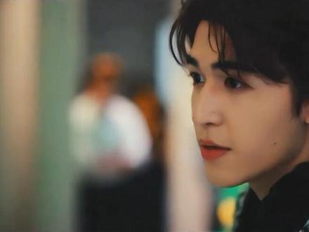 “梁彦丰,这个圈里出了名的花花公子。”
#尹浩宇 #双轨 #尹浩宇双轨 #梁彦丰 #浓颜系帅哥