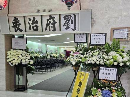 77岁香港女富婆告别仪式!春节儿媳陈慧琳和两个孙子拜年时 还有精神满满
#娱乐 #明星 #热点 #娱乐评论大赏