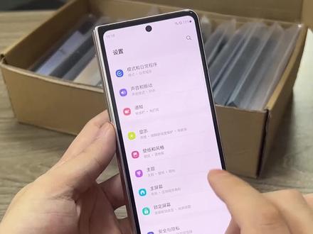 美版三星手机到手设置教程,第一次买美版三星折叠屏手机必须做的三个设置,让你的美版三星手机变的像国行一样好用!#三星手机 #三星Fold4 #二手手机 #精品二手手机