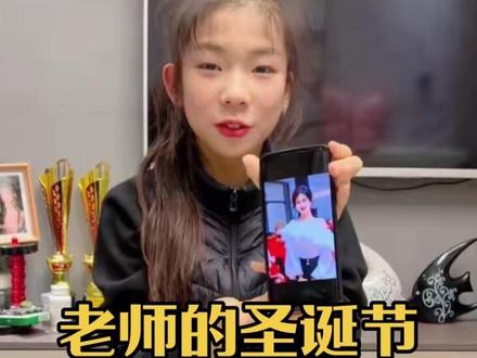 爱不需要太多言语,都在每一帧的画面里💗唯一的耐心都给了老师,我吃醋了😂#拼豆挂件 #拼豆 #手工礼物 #师生情 @蜜桃卉卉🍑 🍑 #圣诞节快乐