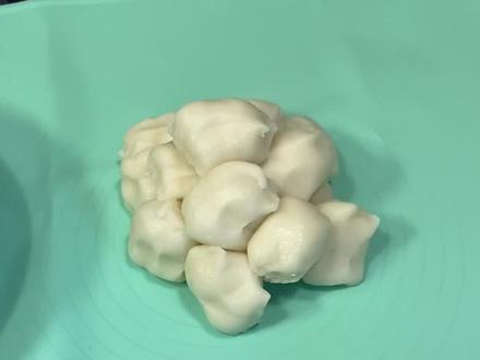 桐庐米粿米果粉团的一种制作方法。