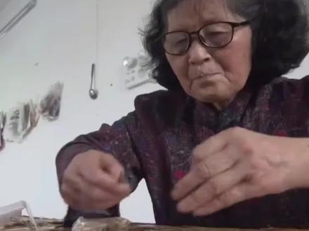 她竟然用废弃的麦秆儿,制作出了一幅《清明上河图》#非遗 #麦秆画 #瑰宝