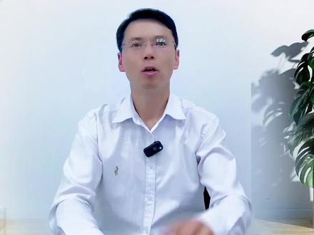 商标被抢注还错过了异议期,无效or不使用撤销选哪个? 如果你发现自己的品牌被他人抢注了商标,而且已经错过了异议期,你是不是觉得“完了,没戏了”?
别急,还有两条路可以走:无效宣告和连续三年不使用撤销(也就是我们经常说的“撤三”)。
但问题来了:到底该选哪个?
今天,胡律师用一个真实案件——“临水玉泉”商标的撤销与无效之争,来拆解这两条路的利与弊,可以帮你在实务中做出最优决策。
#深度理性计划#整点普法新花样时长#抖来普法2026#商标异议 #商标抢注