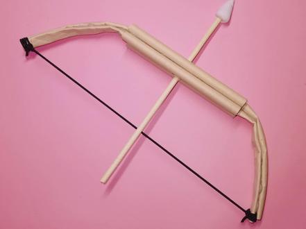 简单好玩的手工折纸弓箭制作,弓弩制作,给童心未眠的男朋友制做个新年手工礼物!切勿对人和动物发射!#大人玩具 #玩具教程 #手工玩具 @DOU+小助手